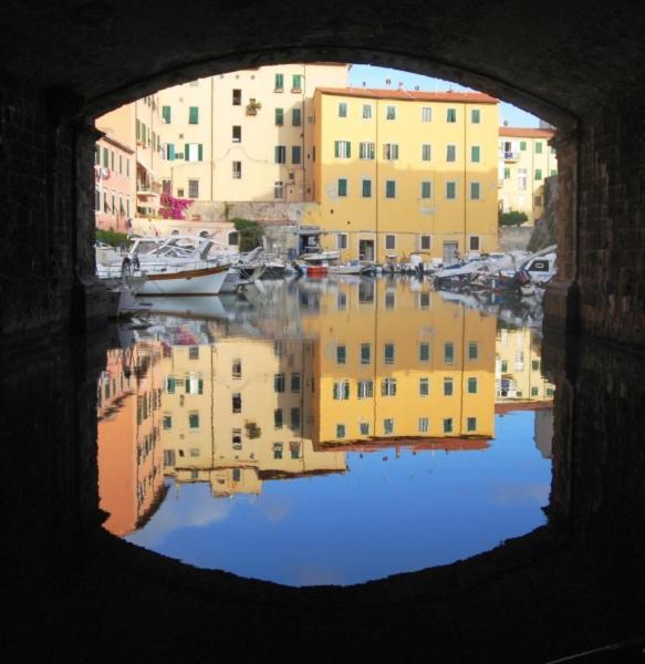 "Dueemme Lodge" , A Pochi Passi Dal Porto Livorno Kültér fotó