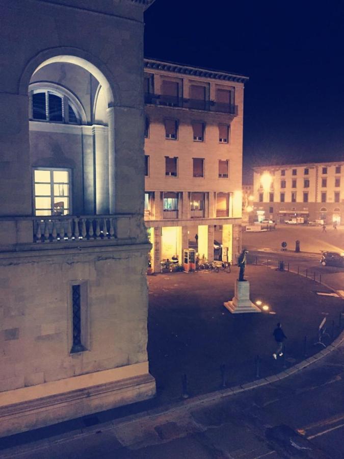 "Dueemme Lodge" , A Pochi Passi Dal Porto Livorno Kültér fotó